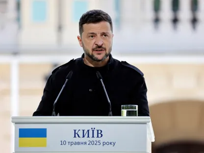 زيلينسكي يدعو روسيا لتأكيد وقف إطلاق النار ليستعد للمحادثات