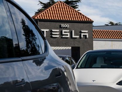 تسلا تلزم مورديها بتجنب المكونات الصينية في سيارات السوق الأميركية