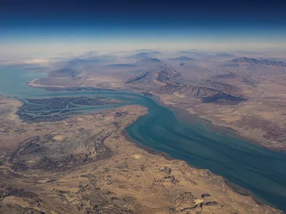 شركات الشحن تحول مساراتها من قناة السويس وباب المندب إلى رأس الرجاء الصالح