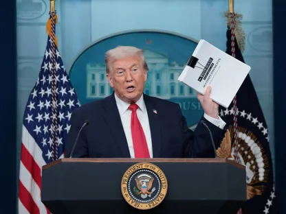 الرئيس الأميركي دونالد ترمب يتحدث بمؤتمر صحافي في البيت الأبيض بواشنطن العاصمة بمناسبة مرور عام واحد على رئاسته الثانية للولايات المتحدة. 20 يناير 2026 - REUTERS