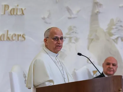 بابا الفاتيكان يدعو المسؤولين في لبنان لجعل السلام أولويتهم القصوى