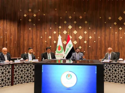رئيس الوزراء العراقي يوجه بزيادة إنتاج النفط وتعظيم الإيرادات