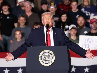 ترمب يلوح بـ"حاملة طائرات ثانية" إلى المنطقة رغم "التفاؤل" بمفاوضات إيران