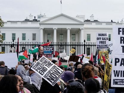 احتجاجات أمام البيت الأبيض في واشنطن للمطالبة بوقف إطلاق النار في غزة. 4 نوفمبر 2023 - REUTERS