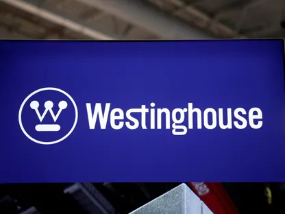 شعار شركة "وستنجهاوس إلكتريك" في المعرض النووي العالمي في فيلبينت بالقرب من باريس. فرنسا في 26 يونيو 2018 - reuters