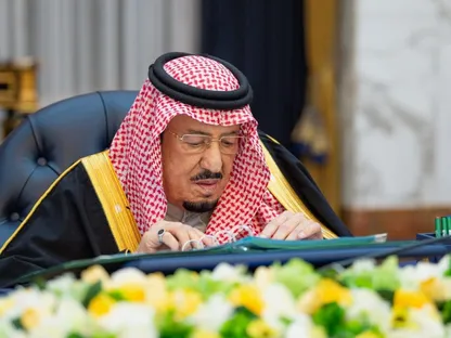 خادم الحرمين يتلقى رسالة خطية من سلطان عُمان