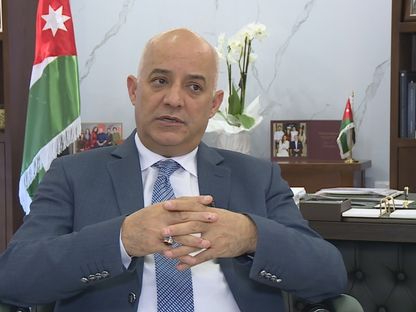 وزير الاتصال الحكومي الناطق باسم الحكومة الأردنية مهند المبيضين في لقاء مع "الشرق" - الشرق