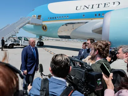 بعد سنوات من القطيعة.. ترمب يشارك في احتفال سنوي لوسائل الإعلام