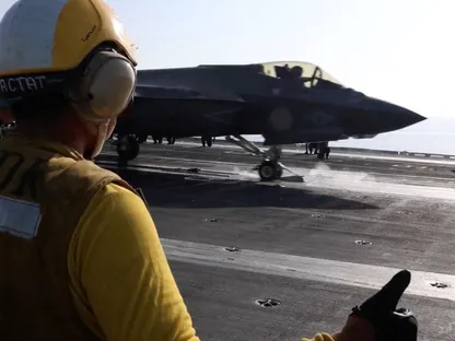 تقرير: مقاتلة F-35 أميركية تهبط اضطرارياً بعد إصابة يُعتقد أنها بنيران إيرانية