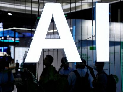 علامة الذكاء الاصطناعي AI تظهر في معرض WAIC بشنجهاي. 23 يوليو 2023 - REUTERS - REUTERS