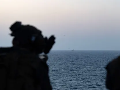 حرب إيران مباشر | واشنطن تدرس خيارات عسكرية.. وطهران تتعهد بالرد على أي هجوم "ولو كان محدوداً"