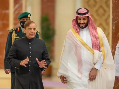 ولي العهد السعودي ورئيس وزراء باكستان يبحثان مستجدات المنطقة وجهود خفض التصعيد