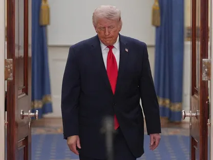 وسط حرب إيران والخلاف مع بابا الفاتيكان.. شعبية ترمب عند أدنى مستوياتها