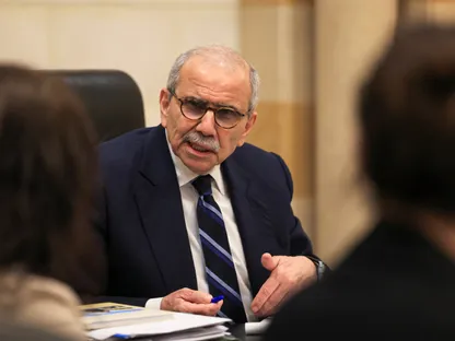 إيران تتحدى قرار الحكومة اللبنانية: سفيرنا يواصل عمله في بيروت