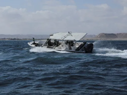 أفراد من قوة الشرطة البحرية في إقليم بونتلاند الصومالي يقومون بدوريات في مياه خليج عدن قبالة سواحل الصومال. 30 يناير 2024 - REUTERS