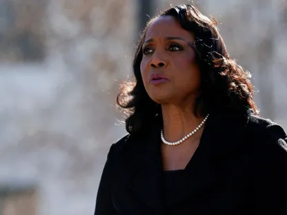 المحكمة العليا تشكك بمسعى ترمب لإقالة ليزا كوك: يحطم استقلالية البنك المركزي