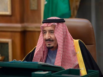 الملك سلمان بن عبد العزيز خلال جلسة مجلس الوزراء. 11 يناير 2022 - "واس"