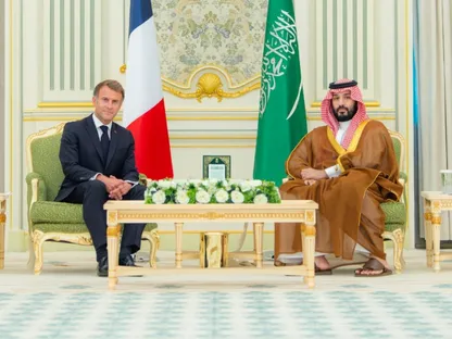 محمد بن سلمان وماكرون يبحثان العلاقات الاستراتيجية وتنسيق المواقف بشأن التطورات الإقليمية