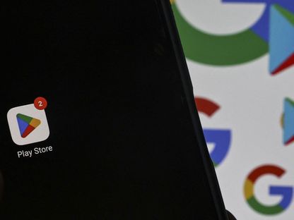 صورة تظهر شعار Google Play Store على شاشة هاتف في تركيا. 27 ديسمبر 2023 - AFP