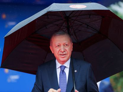 الرئيس التركي رجب طيب أردوغان خلال قمة المجموعة السياسية الأوروبية في ساحة تيرانا. ألبانيا. 16 مايو 2025 - Reuters