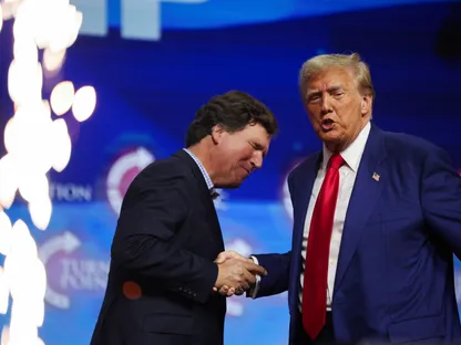 ترمب يهاجم حلفاءه السابقين لمعارضتهم حرب إيران: "مثيرو مشاكل يجمعهم الغباء"