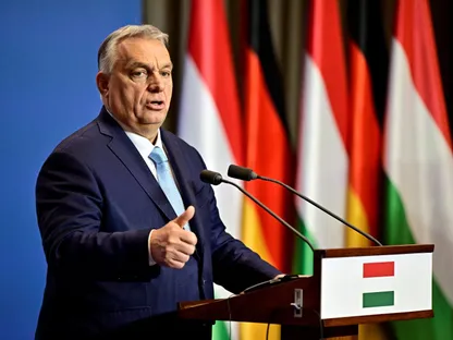 رئيس الوزراء المجري فيكتور أوربان خلال مؤتمر صحفي مشترك مع زعيمة حزب البديل من أجل ألمانيا أليس فايدل في بودابست، المجر. 12 فبراير 2025 - Reuters