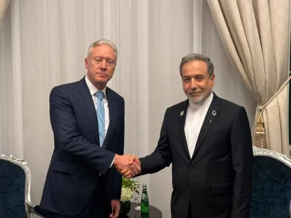 وزير الخارجية الإيراني عباس عراقجي ونظيره اللبناني يوسف رجي في صورة غير مؤرخة. - x/araghchi/