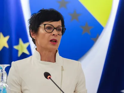 المفوضة الأوروبية لشؤون التوسع مارتا كوس تلقي كلمة أمام الجمعية البرلمانية للبوسنة والهرسك في سراييفو. 24 سبتمبر 2025 - Reuters