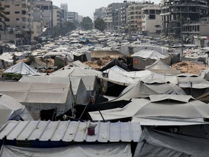 مشهد لمخيم خيام يؤوي فلسطينيين نازحين بسبب الهجوم العسكري الإسرائيلي، في مدينة غزة، 8 أغسطس 2025. - REUTERS