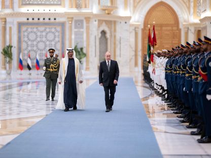 الرئيس الإماراتي الشيخ محمد بن زايد ونظيره الروسي فلاديمير بوتين في قصر الوطن بأبوظبي. 6 ديسمبر 2023 - AFP