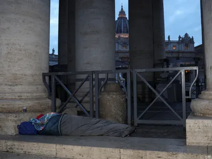 "نصفهم مهاجرون".. مئات المشردين يموتون سنوياً في شوارع إيطاليا
