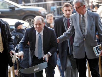 هارفي وينستاين يصل إلى محكمة نيويورك الجنائية. 24 فبراير 2020 - REUTERS