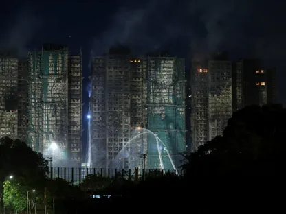 حريق أبراج هونج كونج.. ماذا نعرف؟