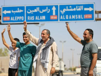 قائد "سوريا الديمقراطية" يعلن اكتمال اندماج الهيئات الكردية في مؤسسات الدولة