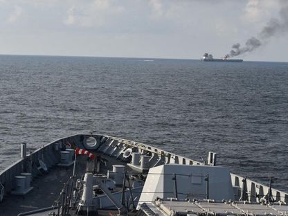 تقارير ترجح غرق سفينة استهدفها الحوثيون في البحر الأحمر