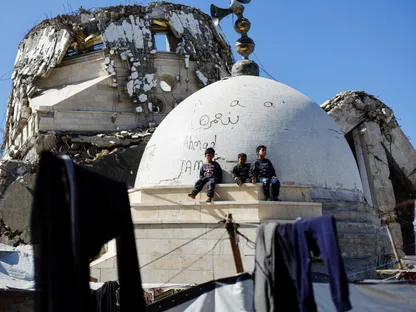 اجتماع طارئ لـ"التعاون الإسلامي" بشأن الضفة.. وويتكوف: تعهدات "مجلس السلام" ستخصص لمشاريع بغزة