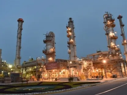 البحرين.. إخماد حريق بوحدات تشغيل في شركة الخليج للبتروكيماويات بعد هجوم إيراني