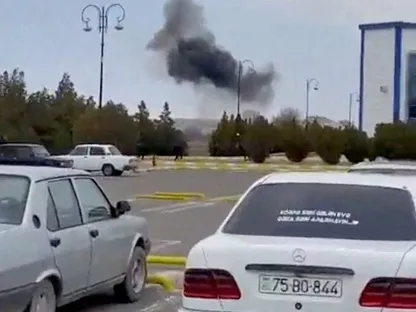 بعد إغلاقها.. أذربيجان تعيد فتح حدودها البرية مع إيران أمام حركة الشحن