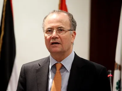 الحكومة الفلسطينية الجديدة.. تكنوقراط في مواجهة تحديات سياسية وأمنية ومالية