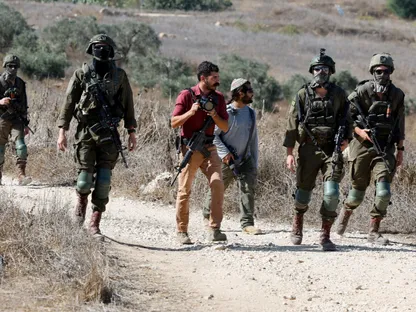 مستوطنون إسرائيليون يهاجمون قرية فلسطينية جنوب نابلس ويقتلون اثنين