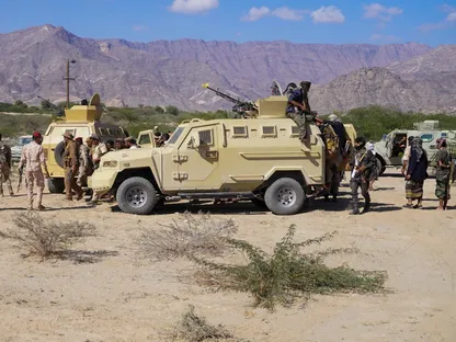 عناصر تابعة للمجلس الانتقالي الجنوبي في منطقة جبلية حيث يشنون عملية عسكرية في محافظة أبيان الجنوبية باليمن. 15 ديسمبر 2025 - REUTERS