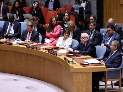 سفير فلسطين لدى الأمم المتحدة رياض منصور يخاطب مجلس الأمن بمقر الأمم المتحدة في نيويورك بالولايات المتحدة خلال جلسة التصويت على قرار يطالب بوقف فوري لإطلاق النار في غزة. 25 مارس 2024 - Reuters
