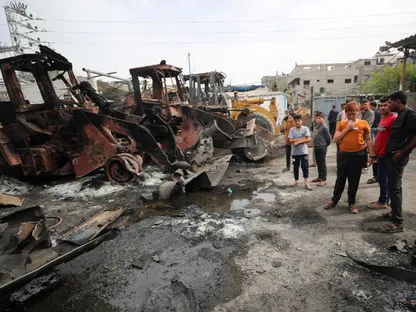 بريطانيا وفرنسا وألمانيا تدعو إسرائيل للسماح بمرور المساعدات الإنسانية إلى غزة