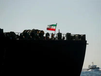 لمدة 60 يوماً.. أميركا تصدر إعفاءً يتيح بيع النفط الإيراني بالدولار