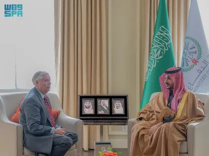 وزير الدفاع السعودي يبحث مع ليندسي جراهام تطورات الأوضاع الإقليمية والدولية