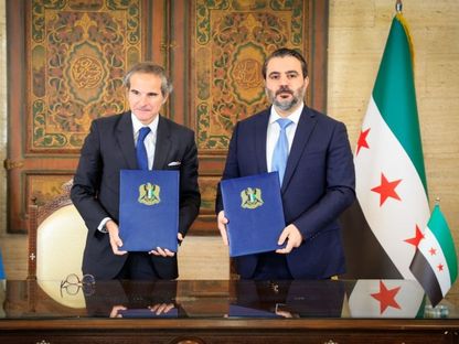 وزير الخارجية السوري أسعد الشيباني خلال توقيع مذكرة تفاهم مع مدير الوكالة الدولية للطاقة الذرية رافائيل جروسي. دمشق. 04 يونيو 2025 - "سونا"
