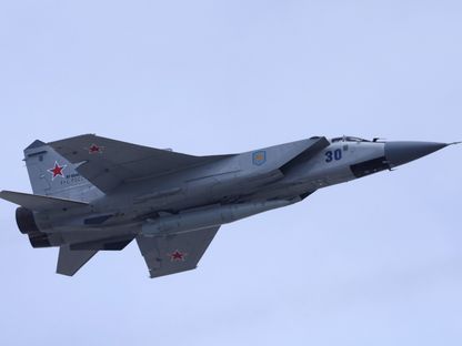 طائرة مقاتلة روسية من طراز MiG-31 تحلق فوق العاصمة موسكو. 7 مايو 2022 - REUTERS