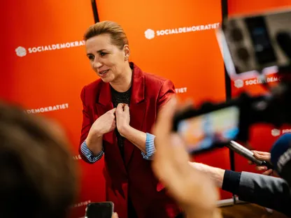رئيسة الوزراء الدنماركية ميتي فريدريكسن خلال إعلان نتائج الانتخابات المحلية في كوبنهاجن. 19 نوفمبر 2025 - Reuters