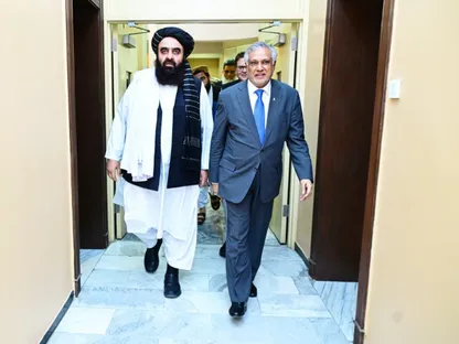 القائم بأعمال وزير الخارجية الأفغاني مولوي أمير خان متقي ووزير خارجية باكستان محمد إسحاق دار، كابول، 20 أغسطس 2025 - الخارجية الباكستانية