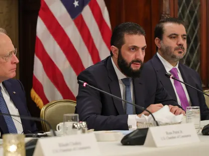 الرئيس السوري أحمد الشرع خلال لقاء مع رواد الأعمال في واشنطن، 11 نوفمبر 2025 - SyPresidency